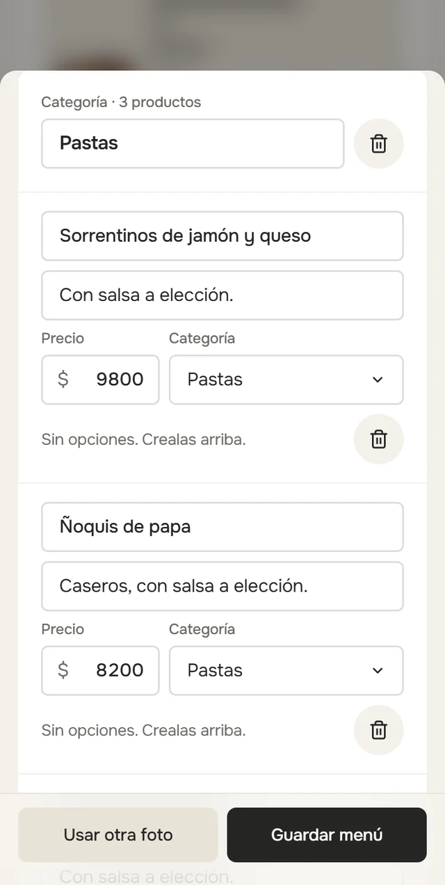 La revisión del menú leído desde una foto: cada producto con su nombre, descripción, precio y categoría, listos para corregir